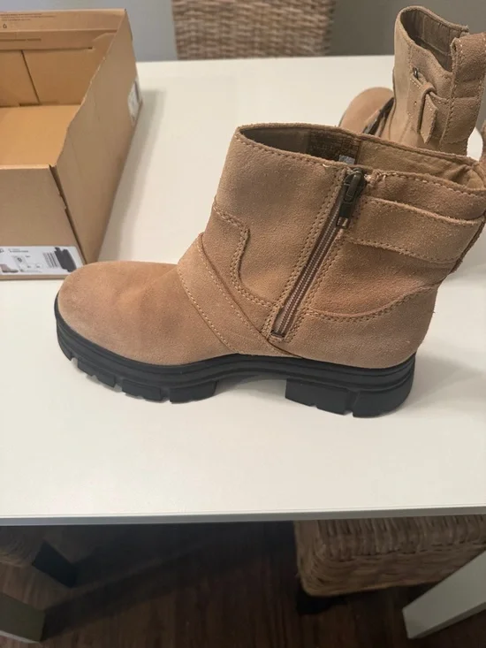 UGG Ashton short Suede Lug Sole Ankle Booties in San size 9 EUC - Picture 6 of 13